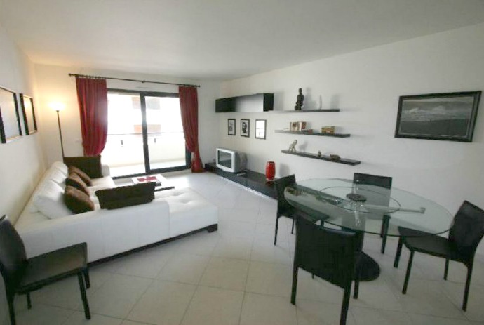 Elegant two bedroom apartment minutes from convention centre
