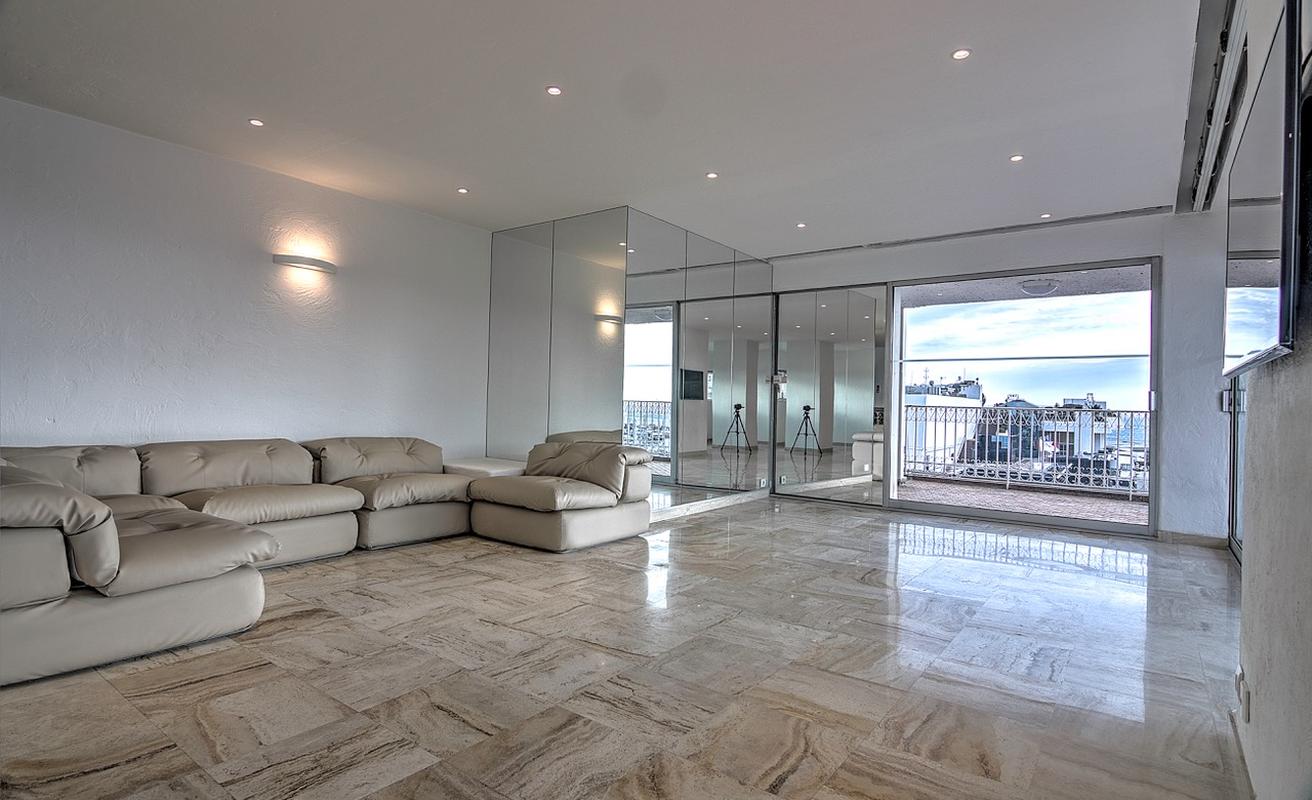 Amazing 4 bedroom-office space facing the Palais with terrace